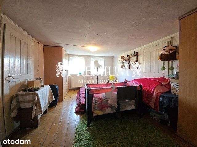 Dom wolno stojący z lat 30-tych na dużej-10