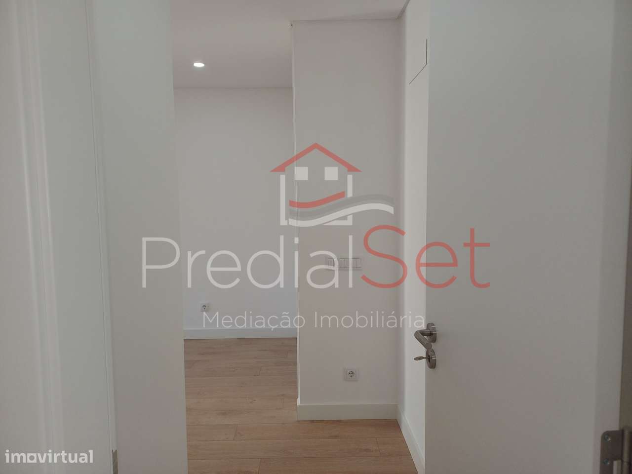 Apartamento T3 Totalmente Renovado- Montalvão-Setubal-6