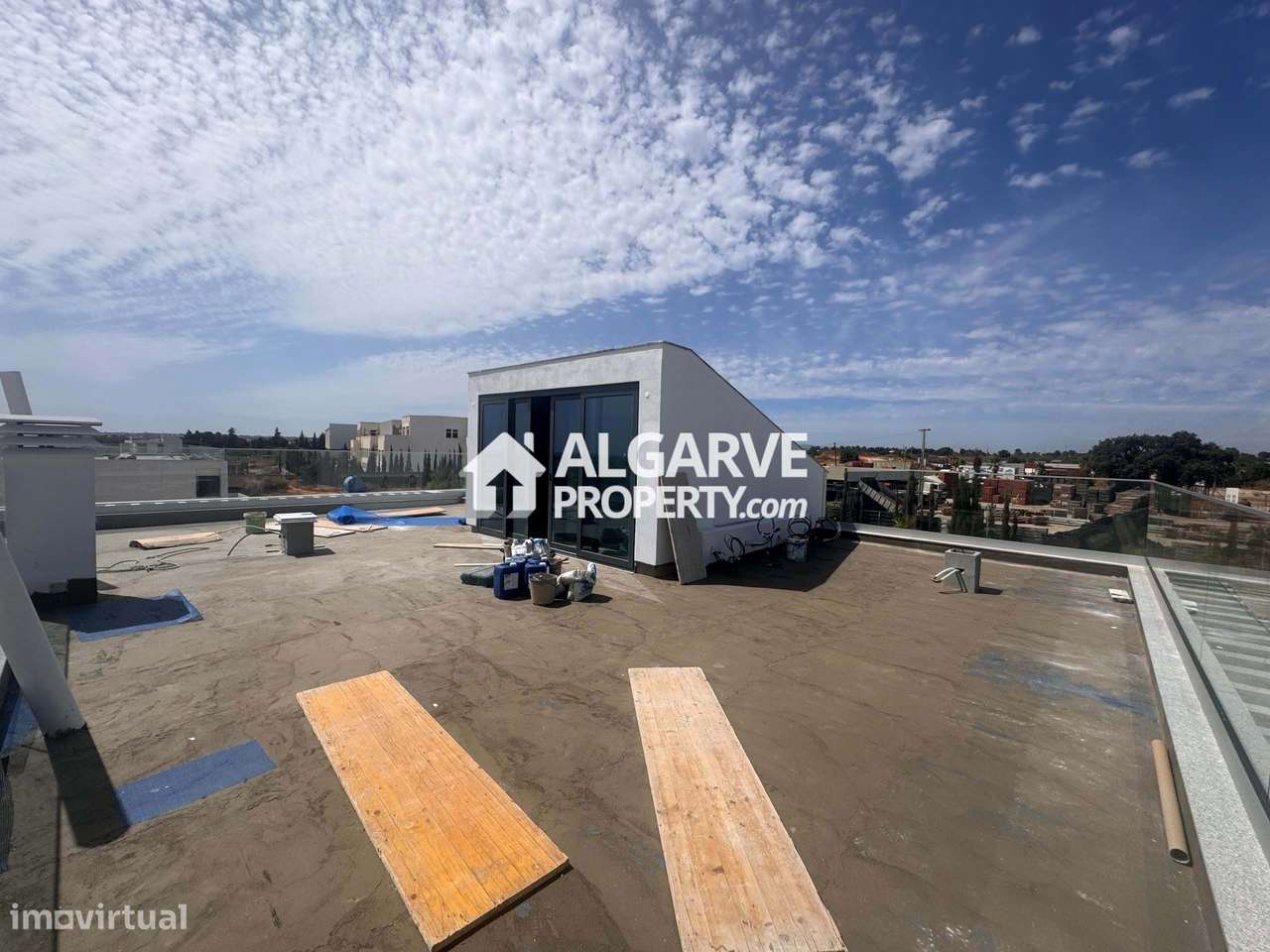 Moradia de Luxo T4 com Piscina e Vista Mar na Guia, Algarve-16