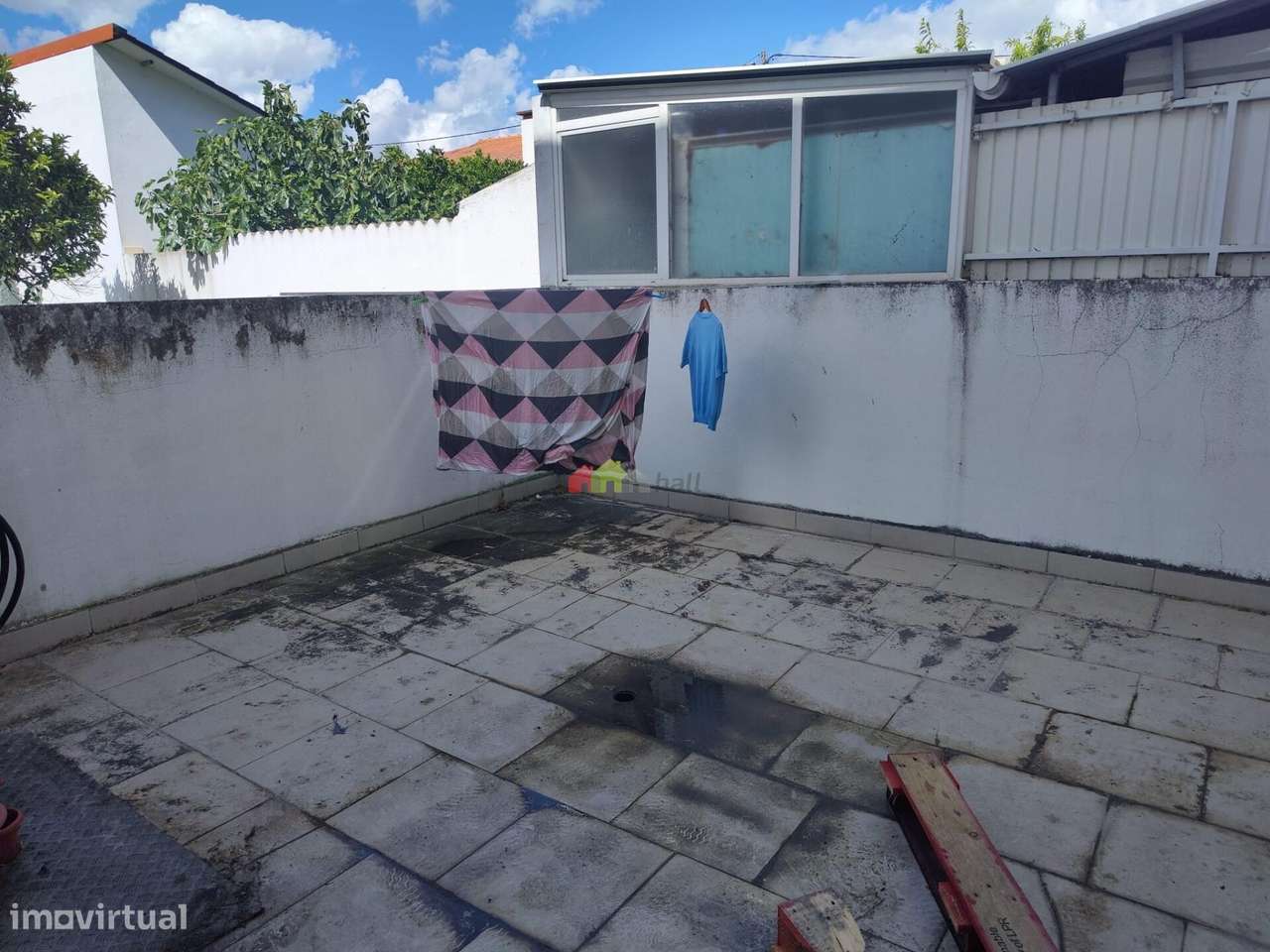 Loja de 199,20 m2 com logradouro e armazém – Vale da Amoreira – Moita-4