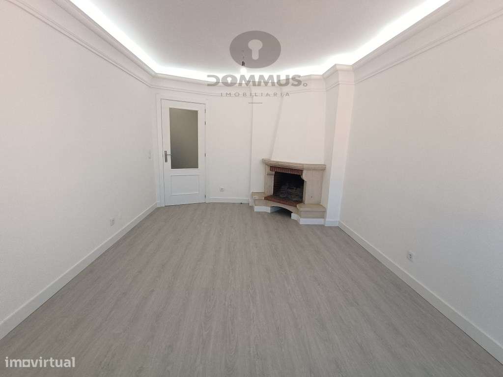 Apartamento T2 Remodelado c/ Arrecadação em São Marcos-8