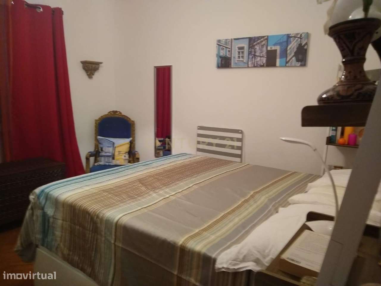 T2 Semi-Remodelado na Cova da Piedade - Excelente Localização!-12