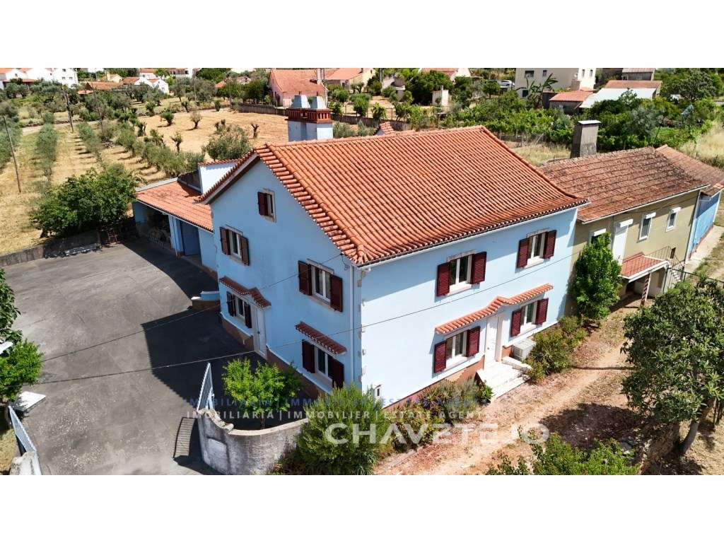 Quintinha T4 com Amplas zona para Oficinas, Terreno Plano e Enorme ...-5