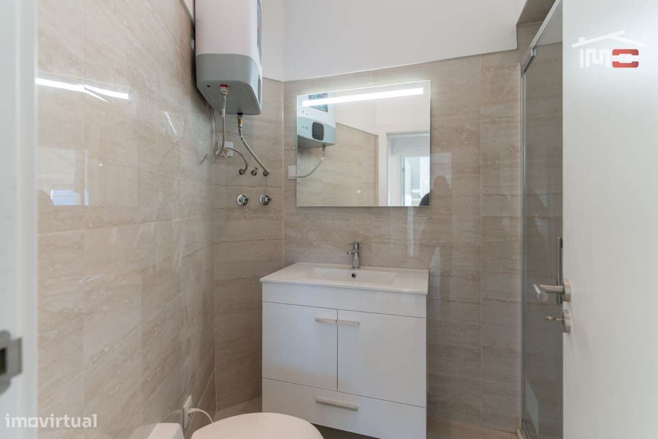 OPORTUNIDADE INVESTIMENTO - APARTAMENTO T4 CONVERTIDO EM T5 COM TER...-5