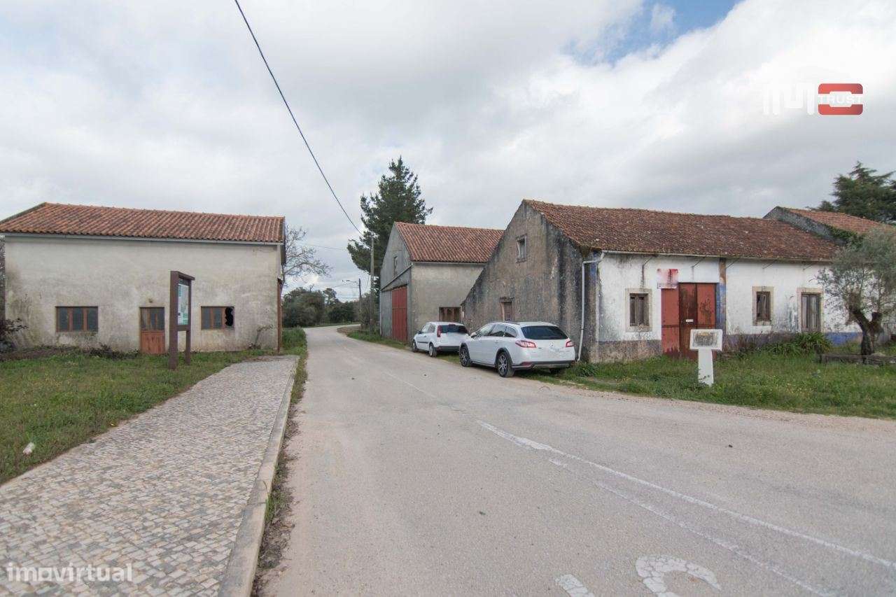 MORADIA T4 COM GARAGEM BARRACÃO PATIO, POÇO E TERRENO COM AREA TOTA... - Grande imagem: 3/26