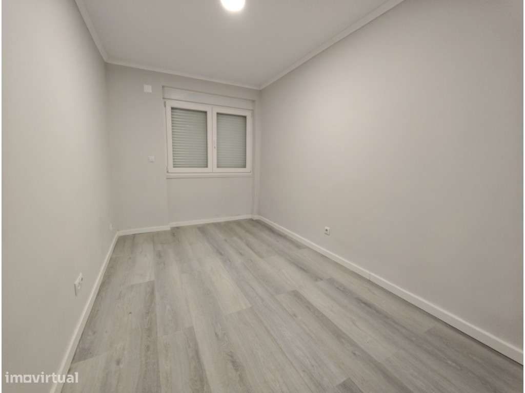 Oportunidade em Benfica! Apartamento T2 Remodelado pronto a habitar...-5