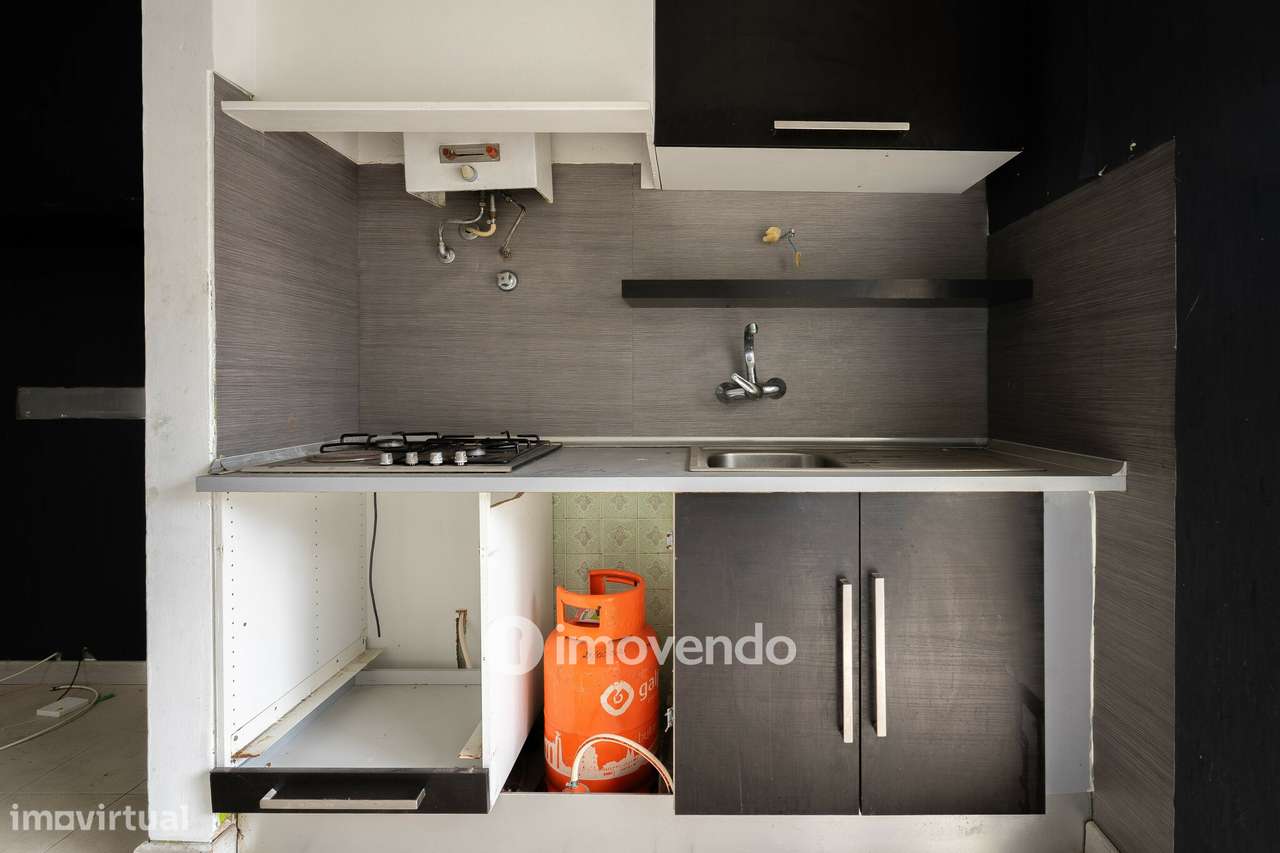 Apartamento T1 para renovação, junto da Praia de Paço de Arcos - Grande imagem: 5/29