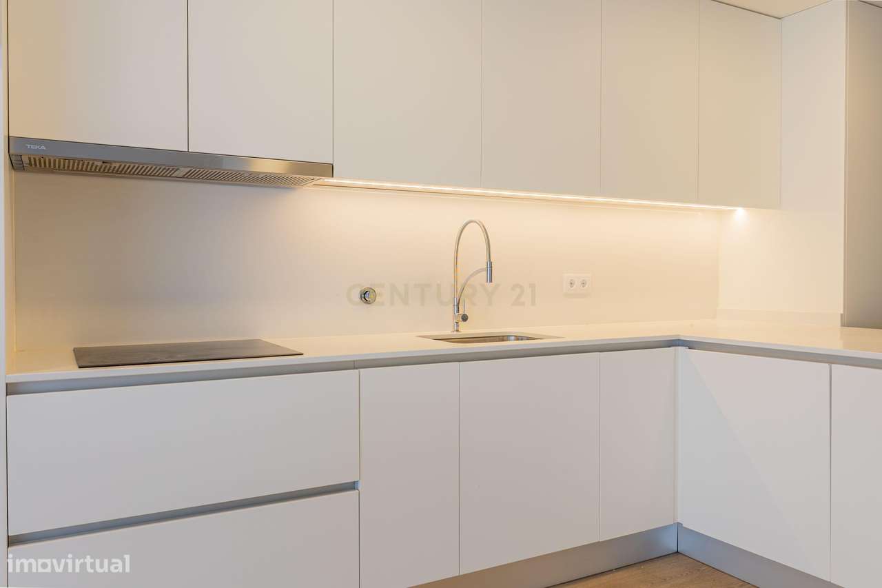 Elegante T2 com Jardim Privativo, Suíte e Garagem – Conforto e Qualida - Grande imagem: 3/24