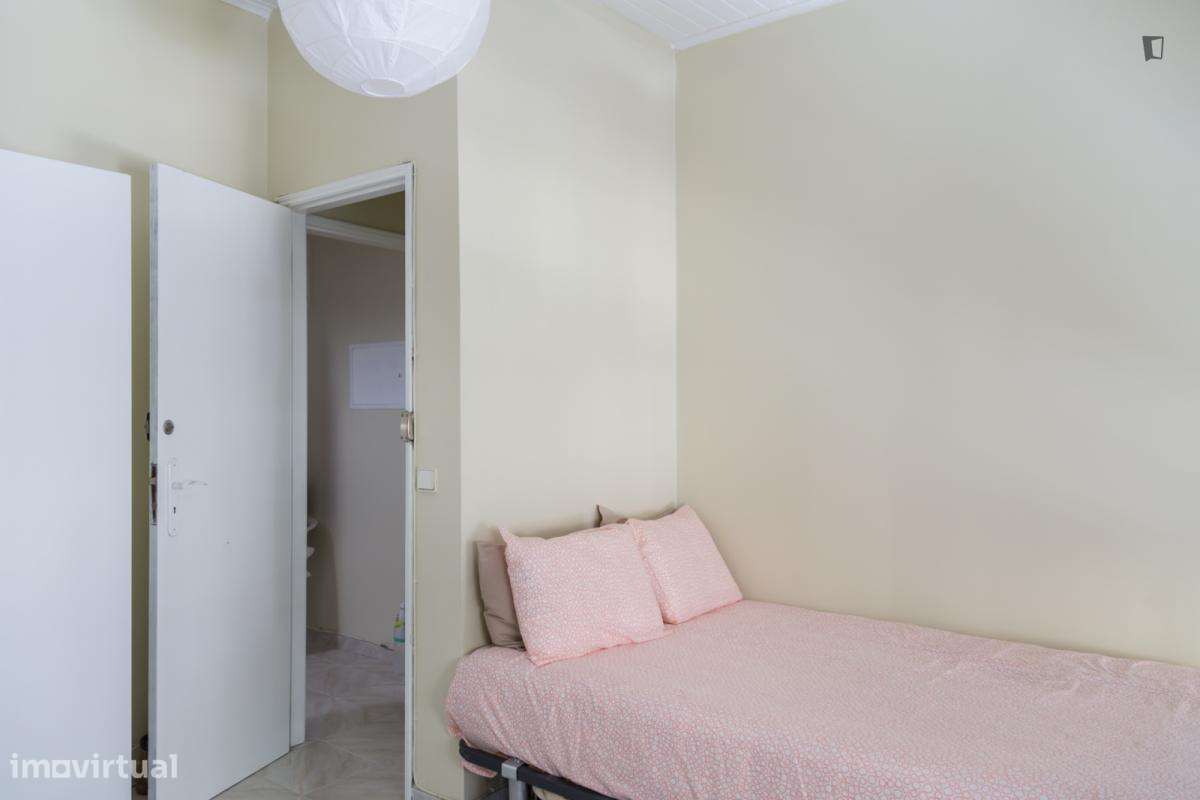 Quarto - localizado em Penha de França Lisbon - Grande imagem: 5/6