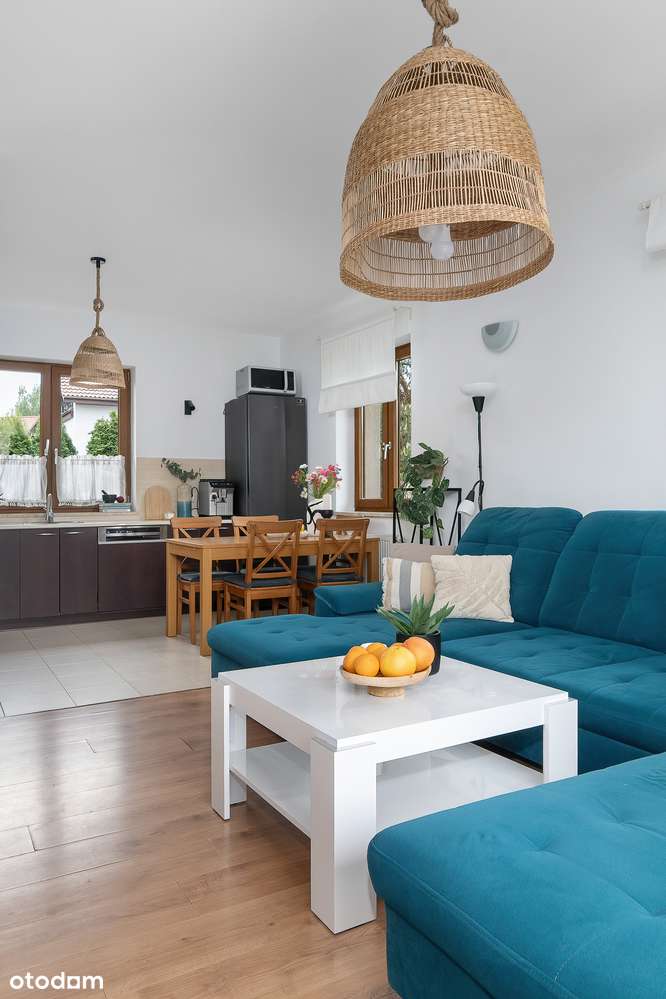 Rodzinny dom. Salon + 4 pokoje! Duża działka 880m² i wiata garażowa 2-3