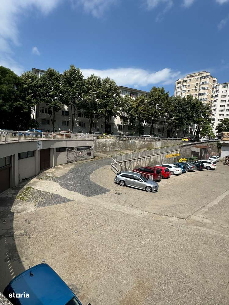 Vand Spatiu Comercial  Bacau , S + P + 1 +4 - Imagine principală: 2/8