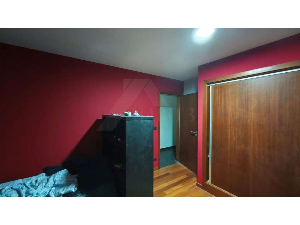 Moradia com terreno envolvente, espaços amplos e excelente potencial-39