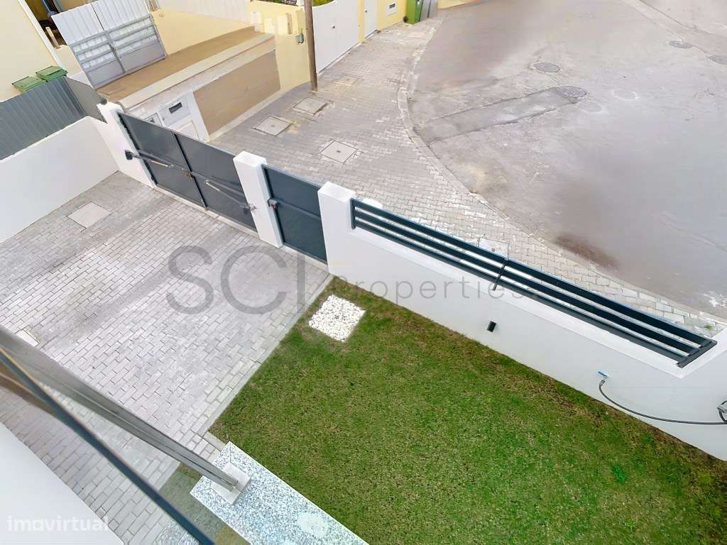 Moradia T3 Como Nova, com Garagem e Piscina em Fernão Ferro-54