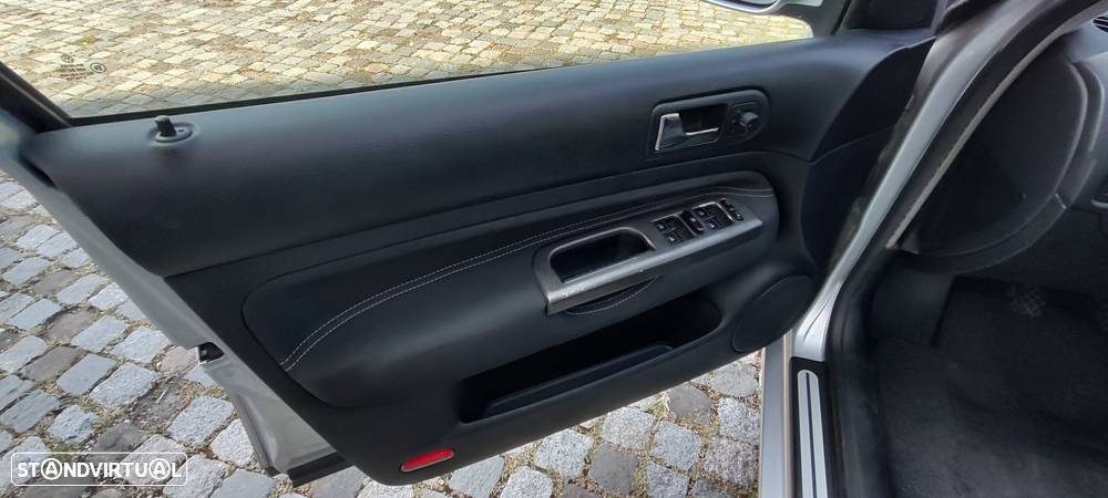 VW Bora 1.9 TDi Confortline - 12