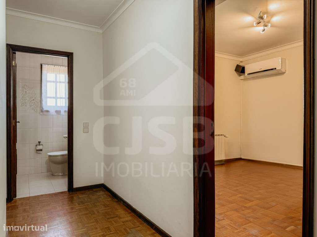 Moradia Isolada T5+3 em Salvaterra de Magos-26