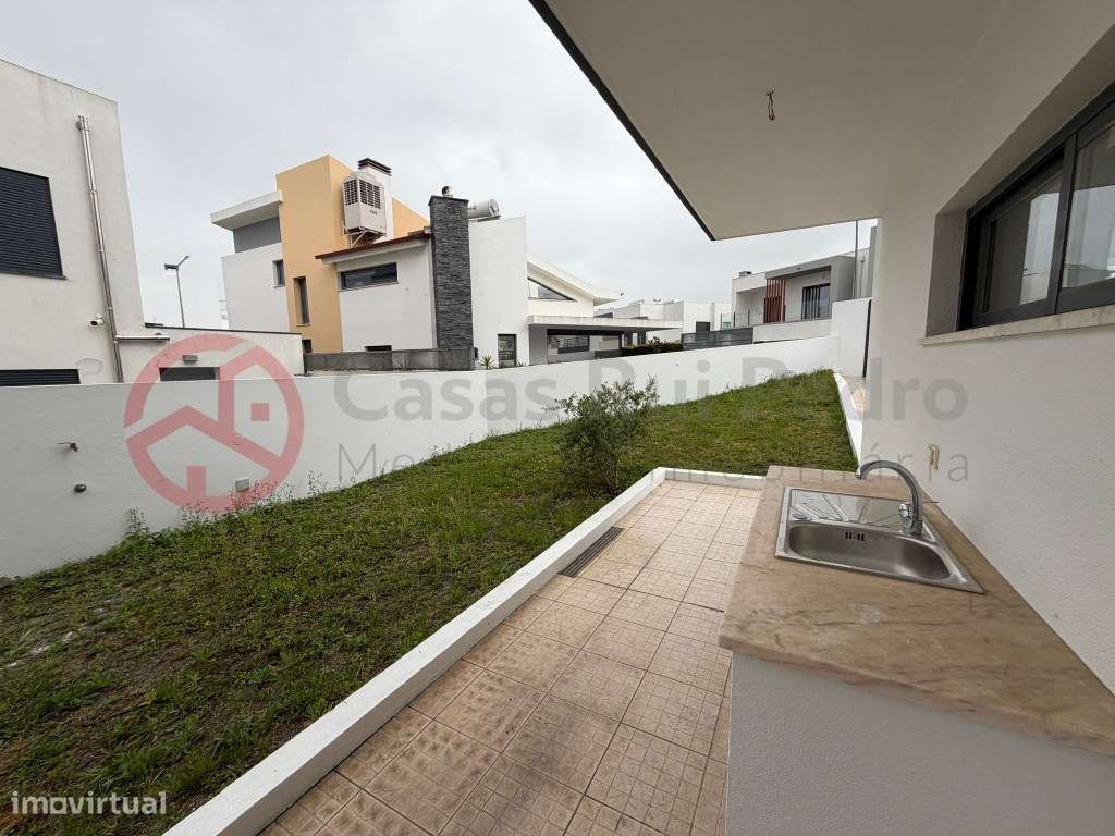 Moradia T5 remodelada no Feijó, Almada-19