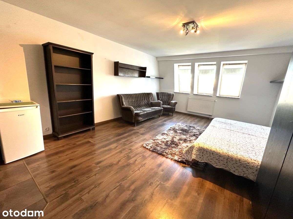 Klimatyczna kawalerka na Podolanach!-3