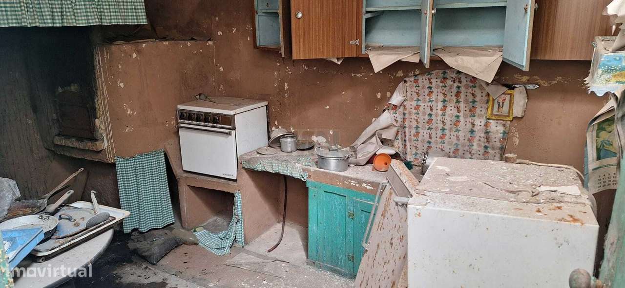 Moradia  para remodelação com Elevado Potencial em Anagueis-26