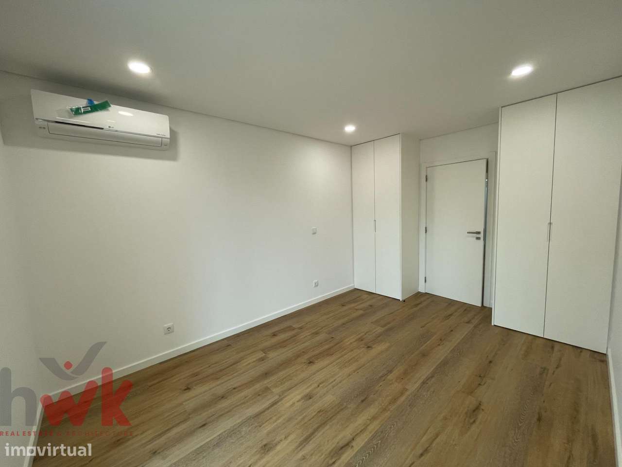 Apartamento T2 com 2 Suítes, Terraço e Garagem Box-12