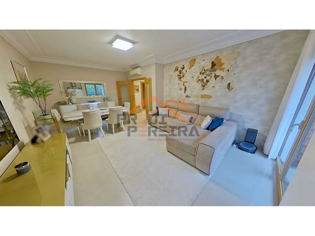 T3 com duas varandas e box para duas viaturas, nas Colinas do Cruze... - Grande imagem: 3/29