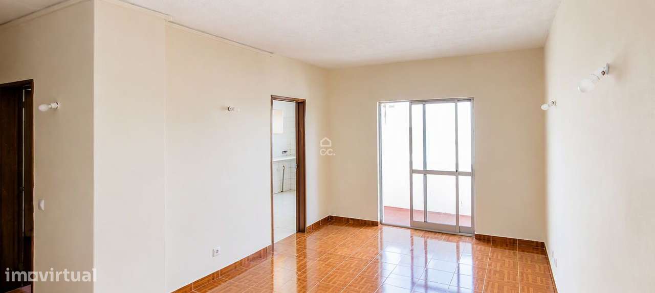 Apartamento T2 Renovado em Cascais-1