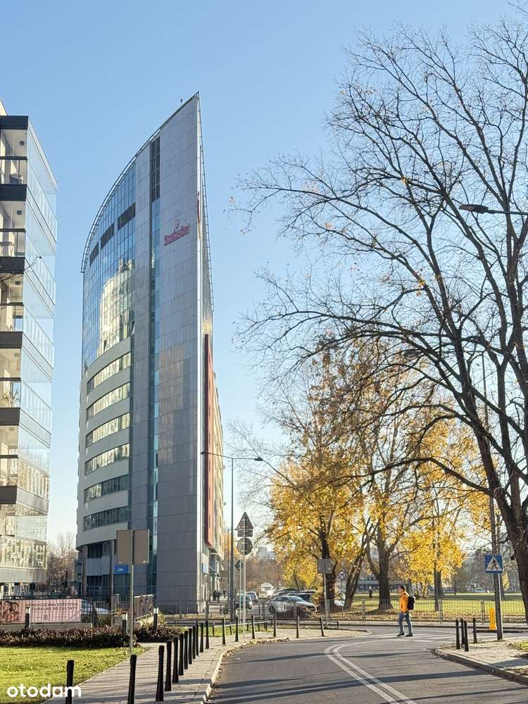 2 pokoje, oddzielna kuchnia, komórka, garaż, metro-16