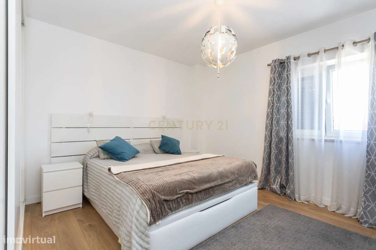 Moradia em banda T3 no Alto do Moinho-20