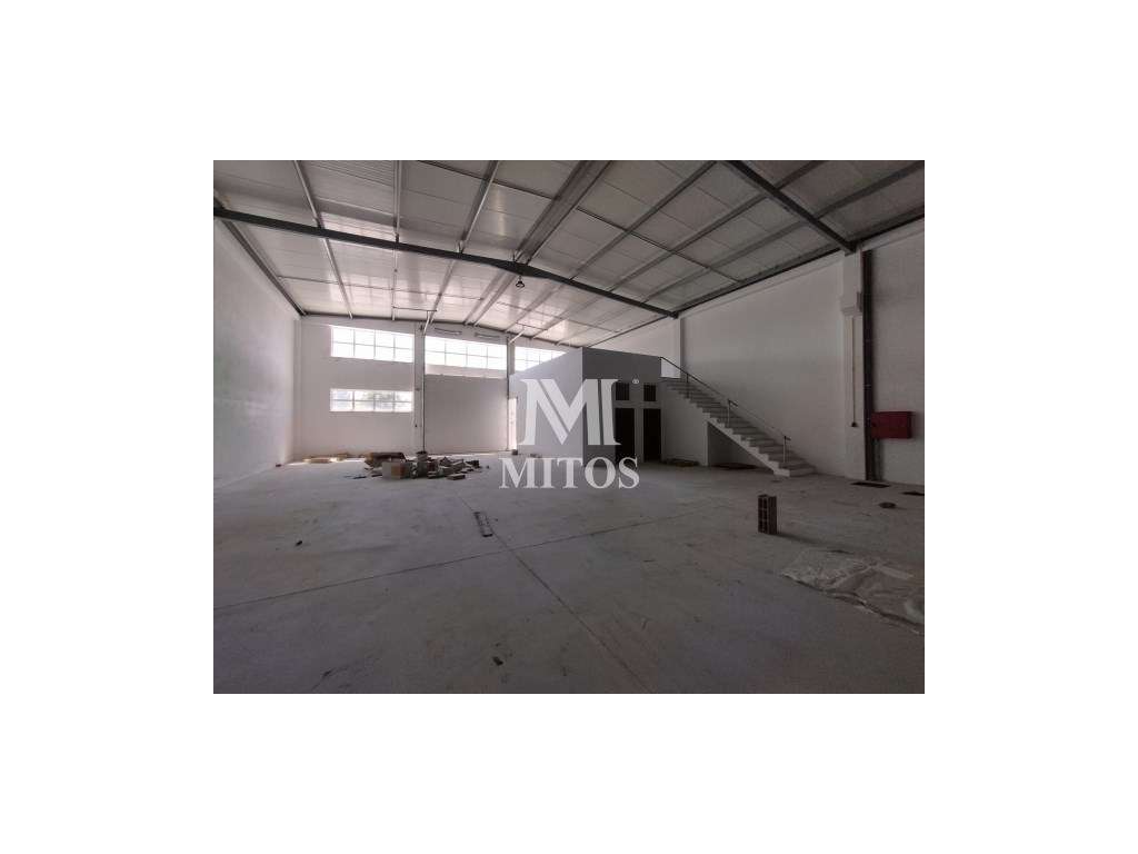 Armazém industrial para arrendamento em Fragoso - Grande imagem: 2/11
