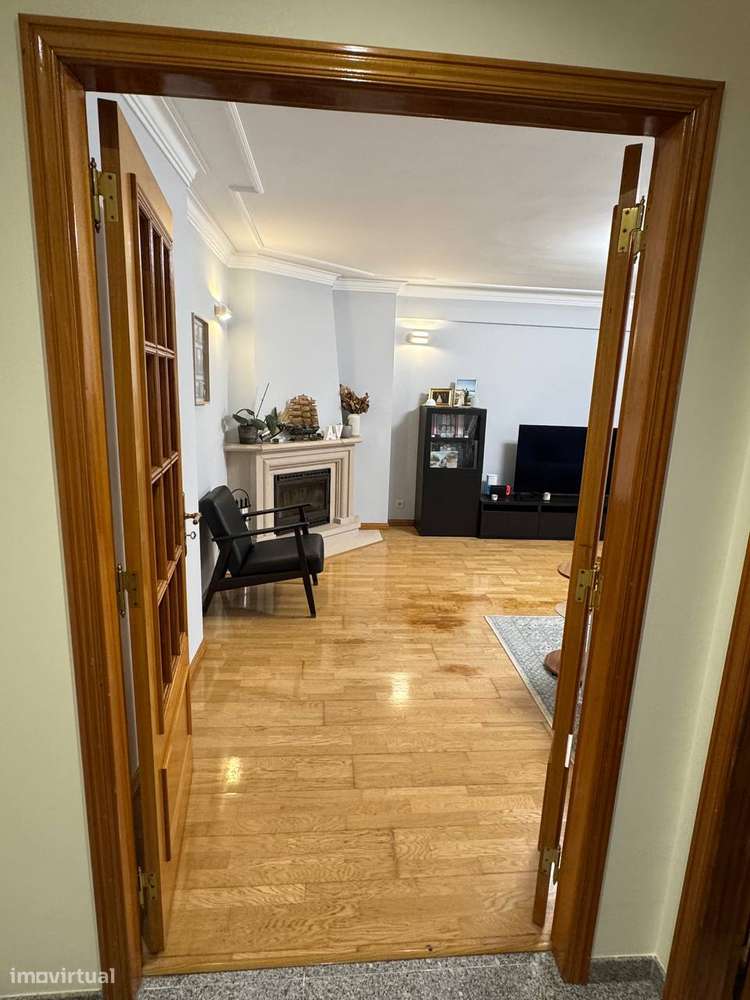 Apartamento T3 de 2 Frentes c/ Garagem - Grande imagem: 3/37