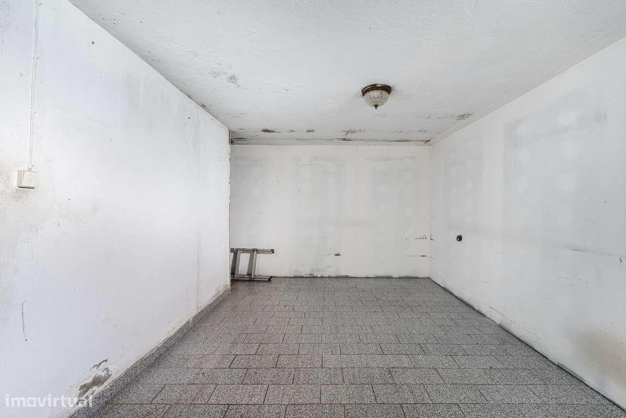 Moradia T4 de gaveto em Nogueira-28