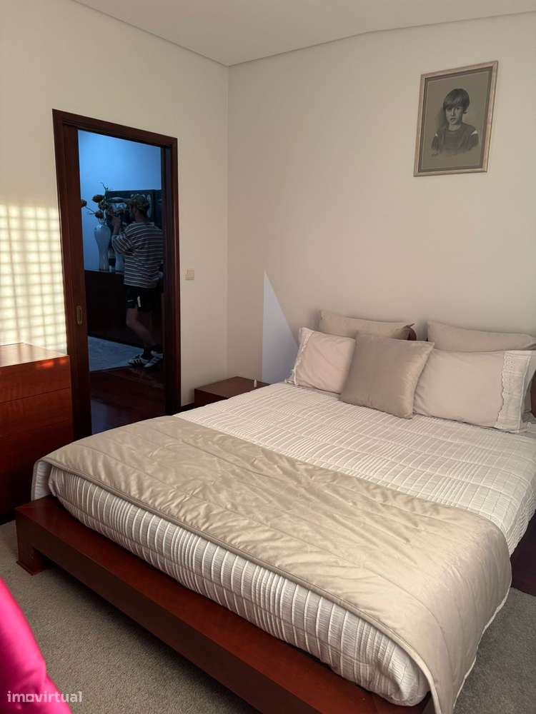 Moradia térrea T4 em pedra com 386m2 e terreno com 6.000m2, anexos.-49