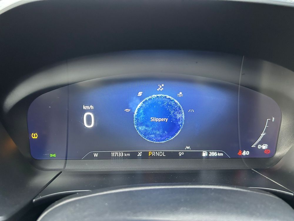 Ford Kuga - foto 23