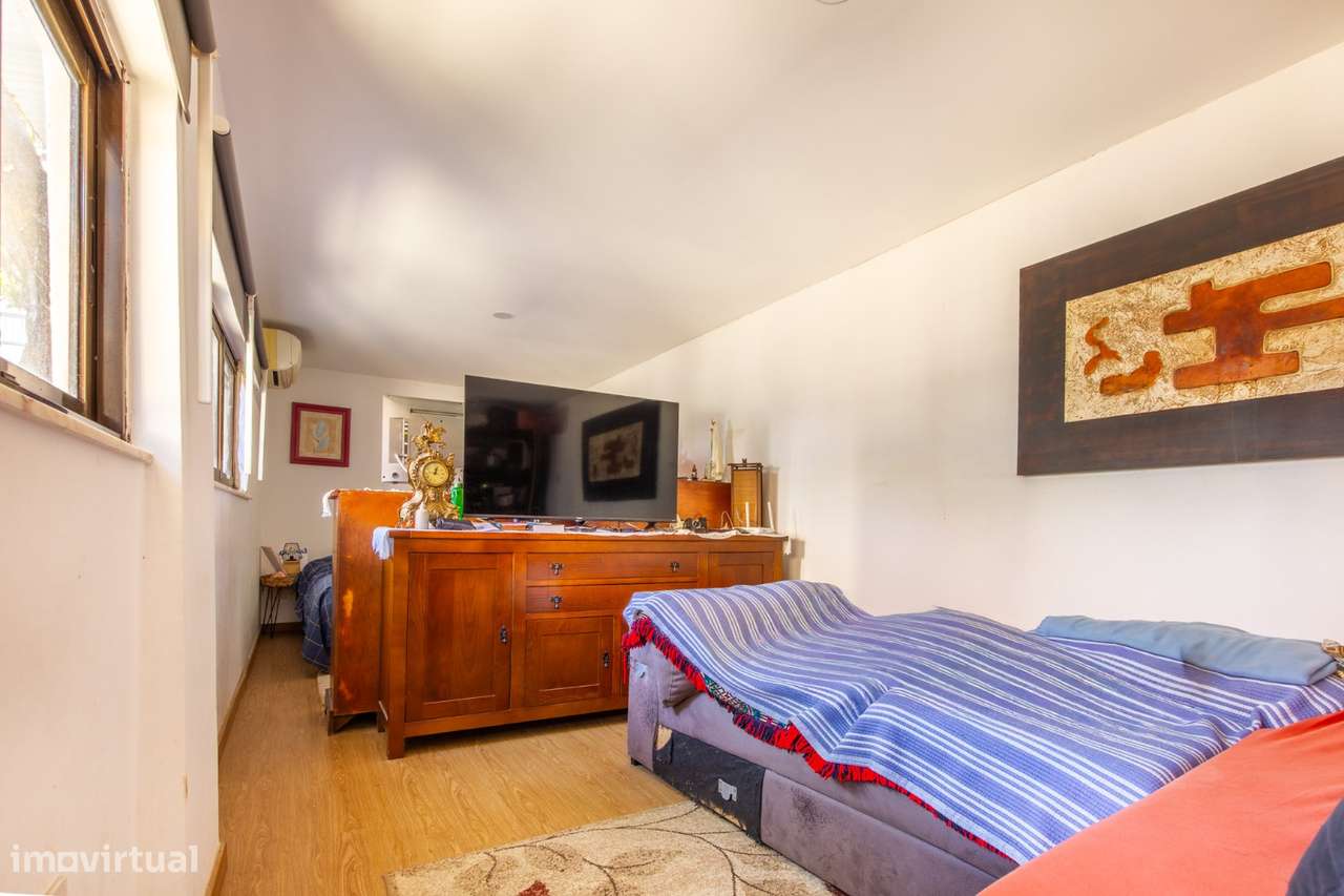 Moradia T2+2 com Anexo Independente, Garagem, Terraço e Adega.-22