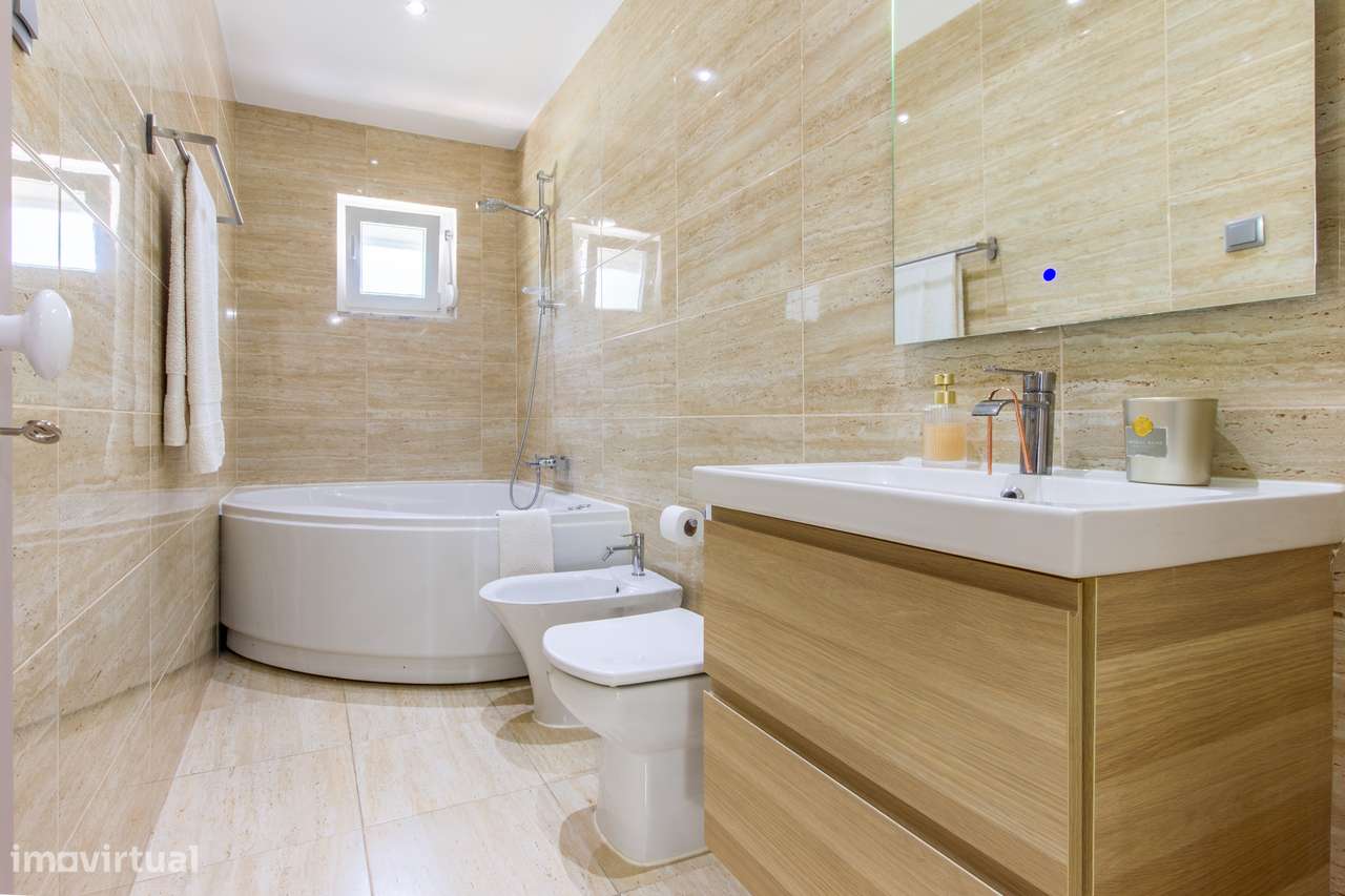 Moradia T2 Renovada com logradouro em Montijo-12
