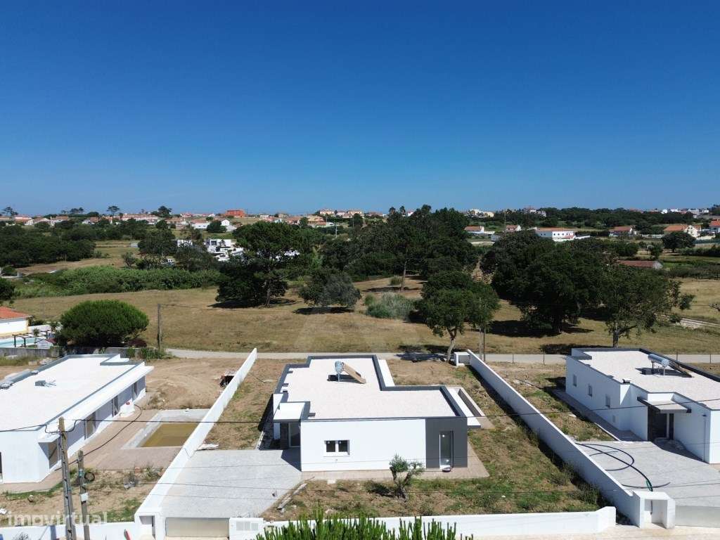 Moradia T3 com piscina junto ao centro das Caldas da Rainha-11