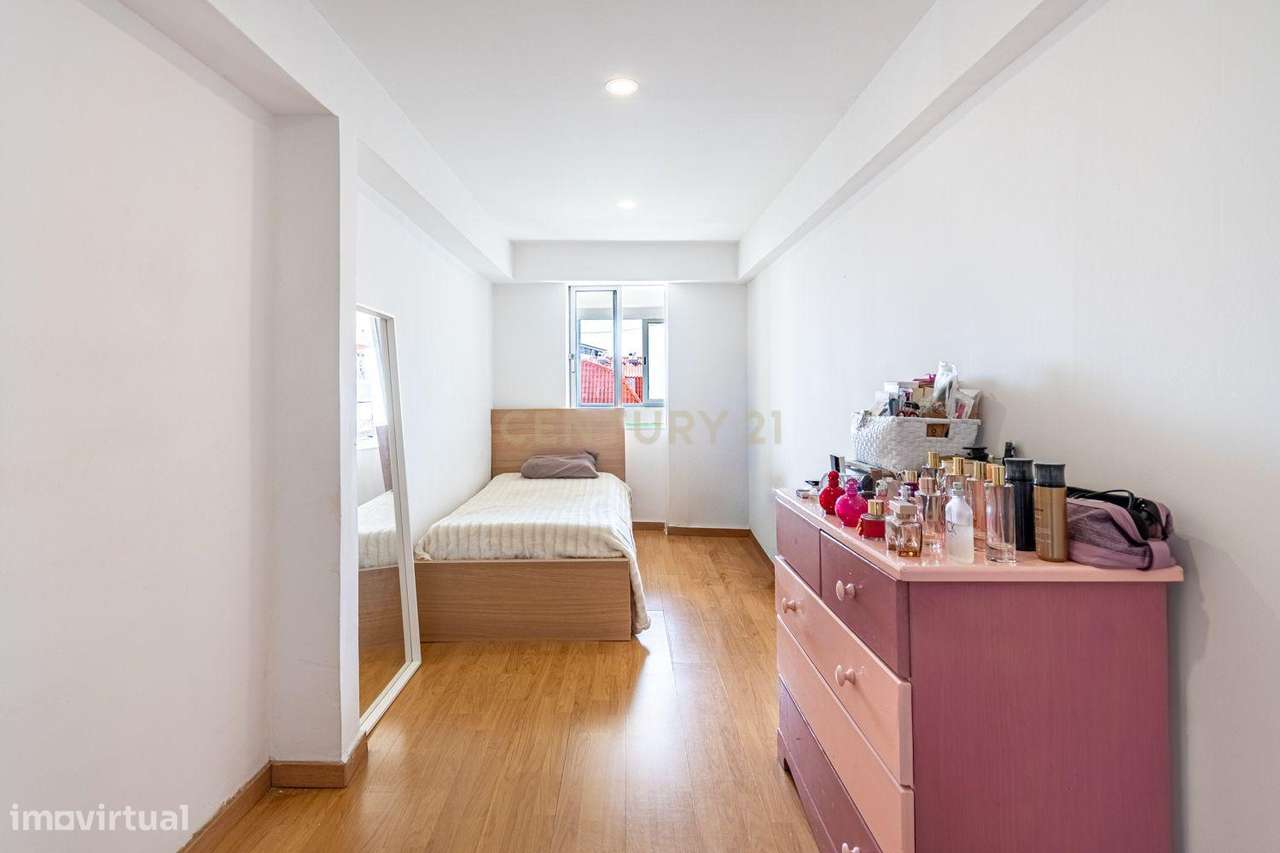 Apartamento com enorme potencial na prestigiada zona da Lapa / Estrela-11