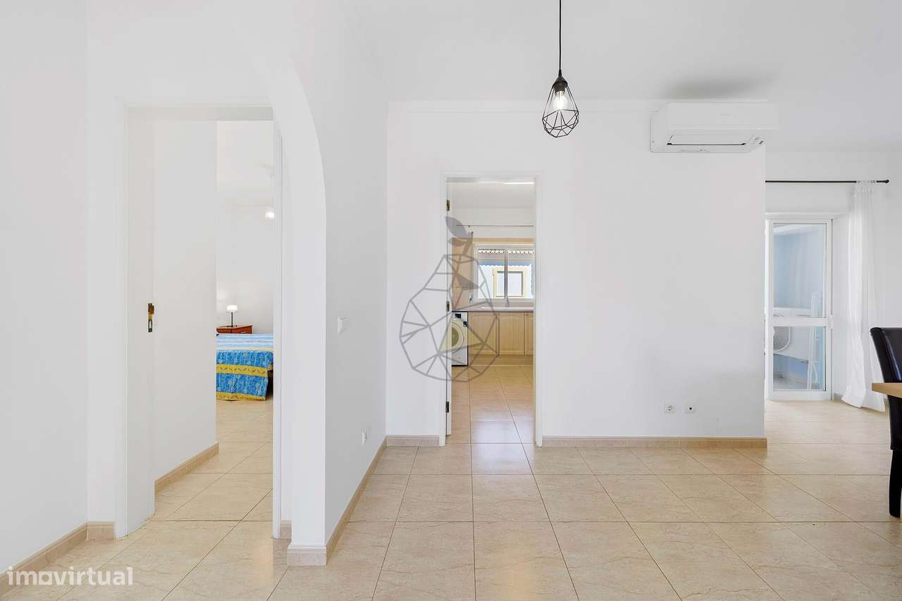 Apartamento com 2 Quartos em Condomínio com Piscina e Campo de Ténis - - Grande imagem: 5/46