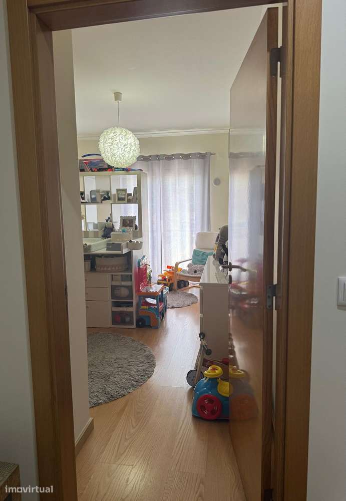 Apartamento T3 com 3 casas de banho e garagem-12