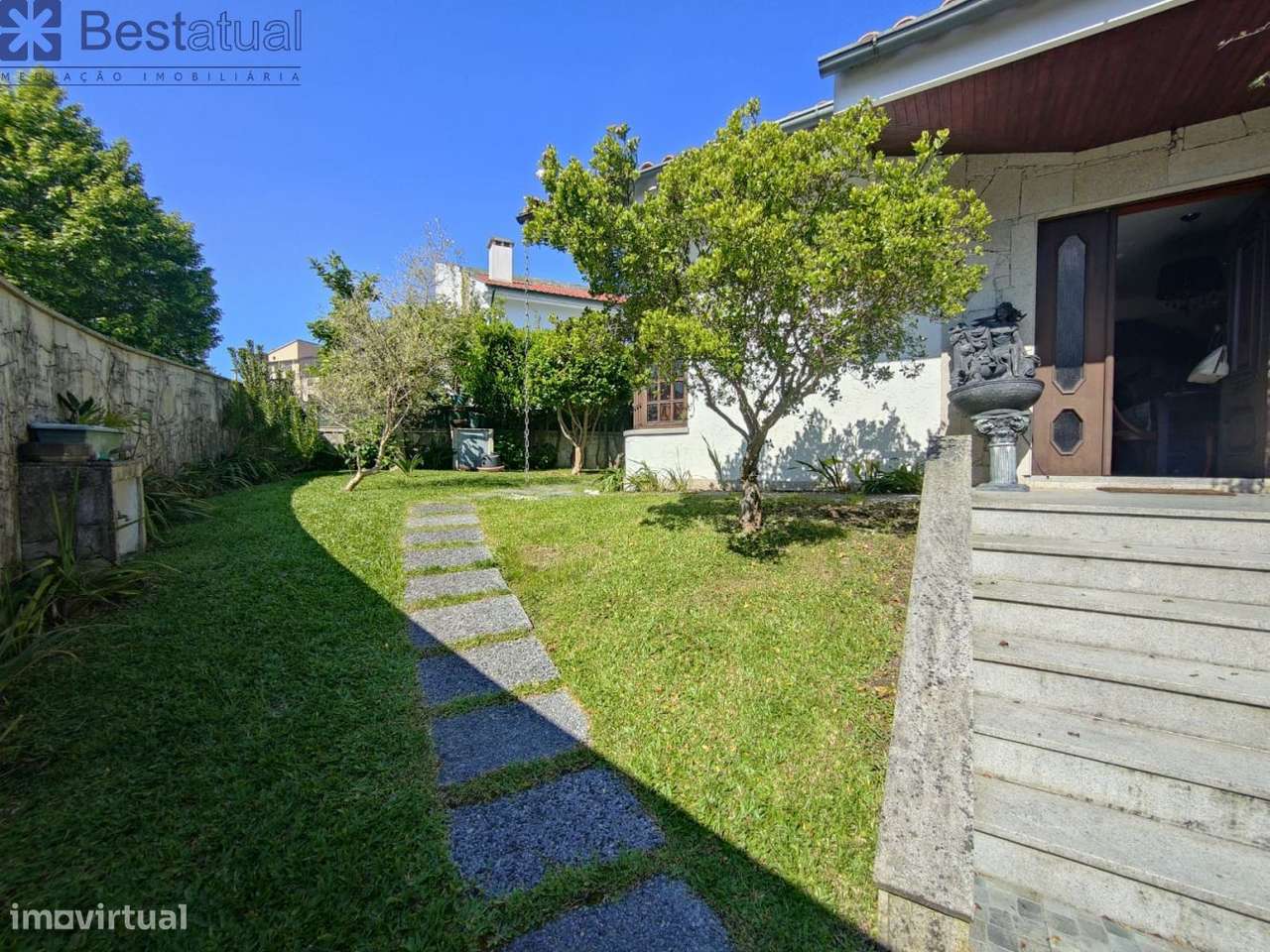 Moradia T4  C/Sótão + 1 Habitação T 3 - J/MC Donalds-2