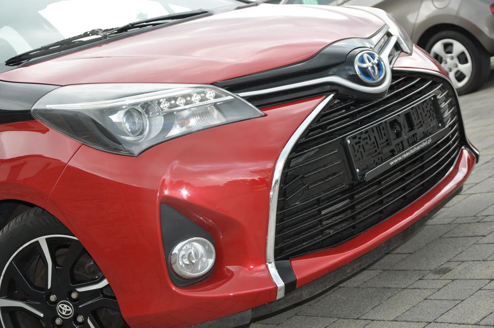 Toyota Yaris III (2011-2019) Hybrid 100 Business Edition 2016