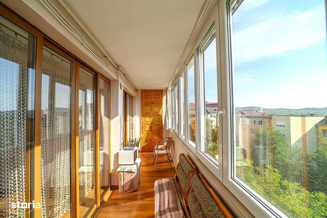 0% comision Apartament 5 camere, living, 2 bai, ideal pentru o familie - Imagine principală: 4/13