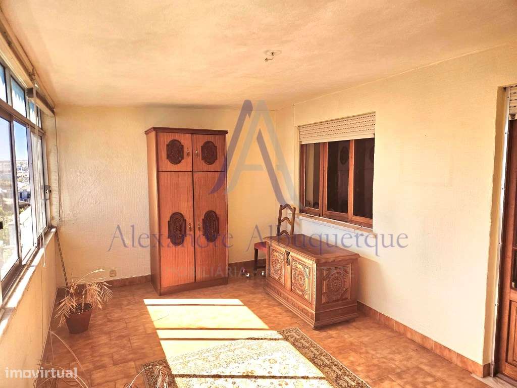 Apartamento T1 com vista Rio no Centro de Almada-9