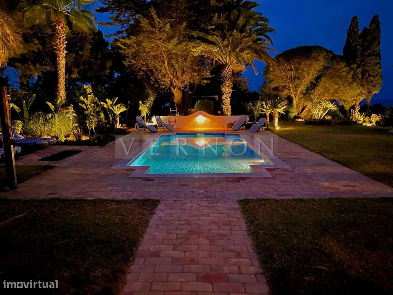 Algarve, Caramujeira,  para venda moradia V3 espaçosa renovada com vis-56