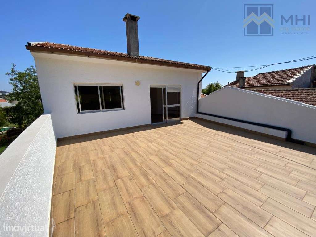 Andar Moradia T2 com Terraço em Valadares a 2 Minutos da Praia-4