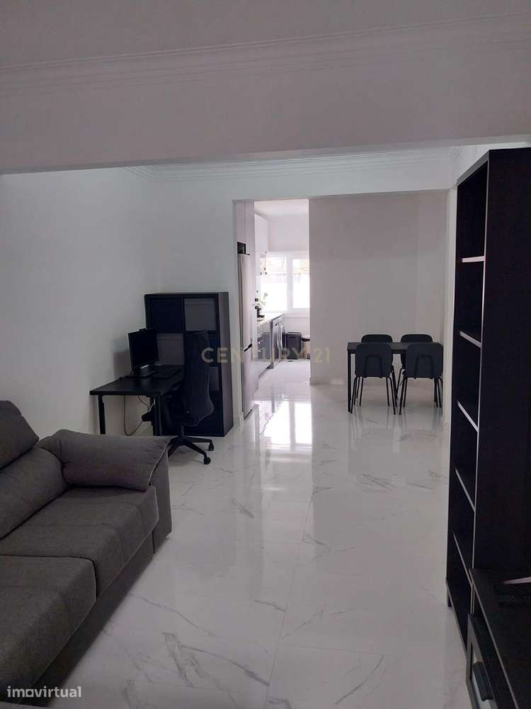 Apartamento T2 remodelado para arrendamento no centro de Algés - Grande imagem: 4/19