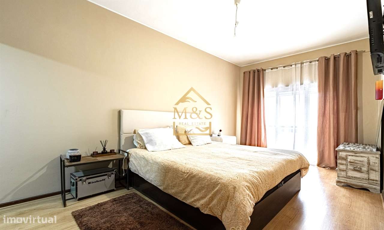 Apartamento T4 com terraço de 100Mts - Metro - Porto-12