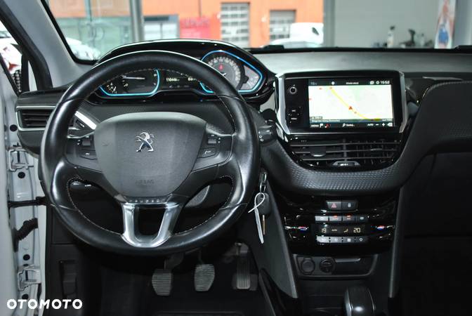 Peugeot 2008 1.2 Pure Tech Allure S&S - 9