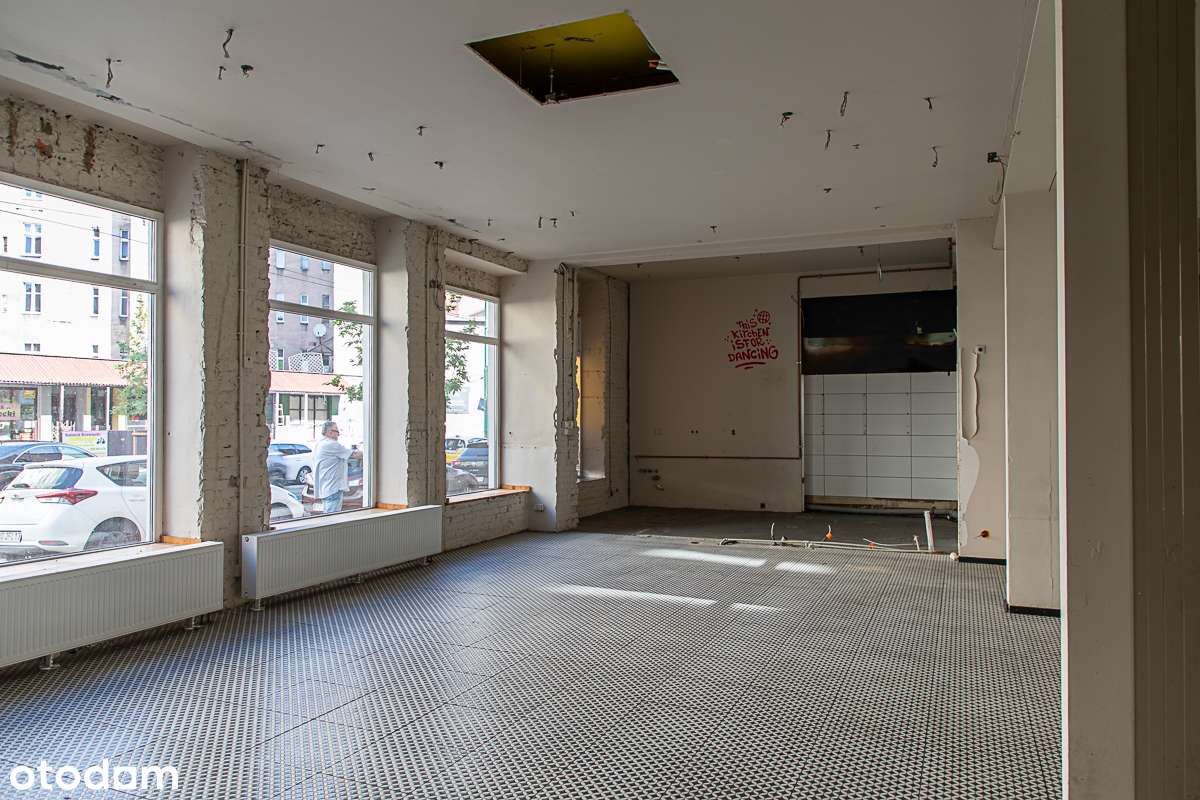 Lokal na parterze z 4 dużymi witrynami w zabytkowej kamienicy-8