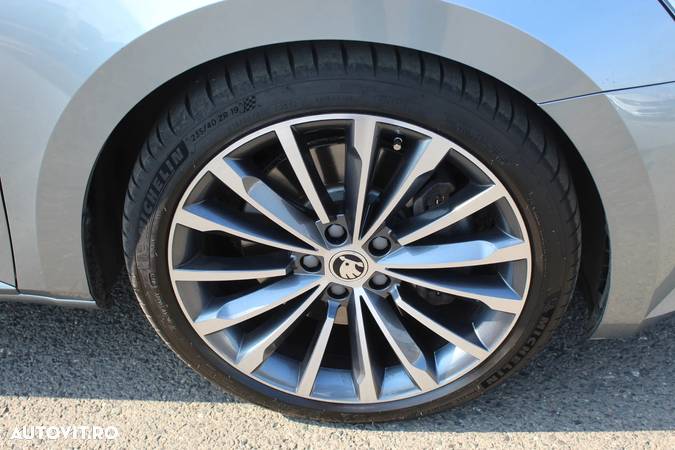 Skoda Superb 2.0 TSI DSG 4X4 Laurin & Klement - 5