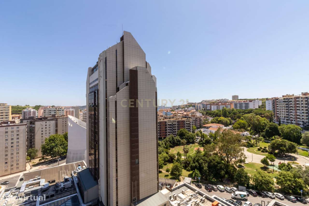 Miraflores | Luz, Espaço e Vistas Desafogadas para Criar uma Casa Únic-2